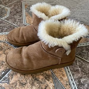 UGG mini Bailey button ankle boots